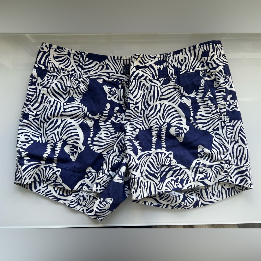 Lilly Pulitzer - Navy and White Herd You Zebra Callahan Shorts - size 00